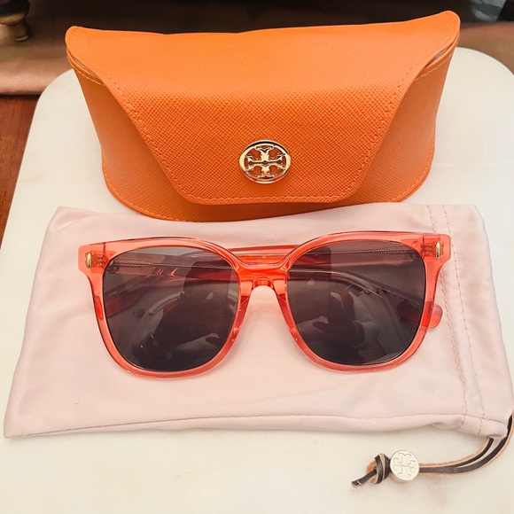 Tory Burch Rose-Tinted Pink Sunglasses w/a Tan Tory Burch Dust Bag & Case (EUC) - Picture 13 of 13